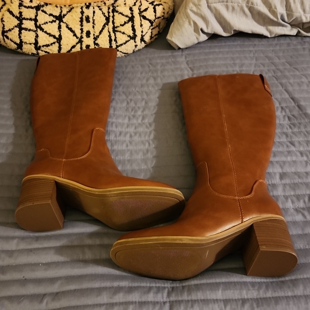 Target-Universal Thread Knee boots